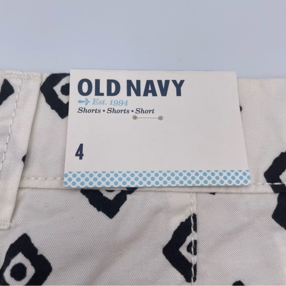 Black and White Shorts Old Navy Size 4 NWT Diamond Pattern - Picture 7 of 9